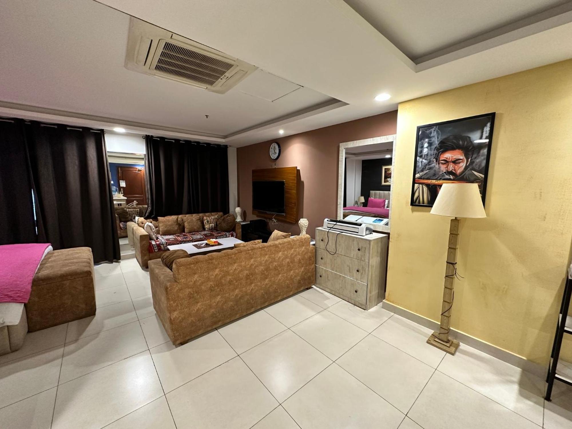 Sunset Luxury Gold Crest Mall Residency 拉合尔 外观 照片